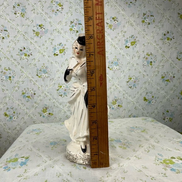 Vintage Ceramic Japan Victorian Lady Figurine - Picture 8 of 9
